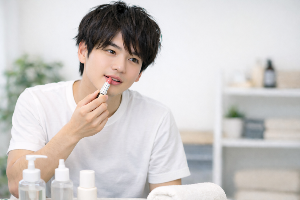 リップを塗っている男性